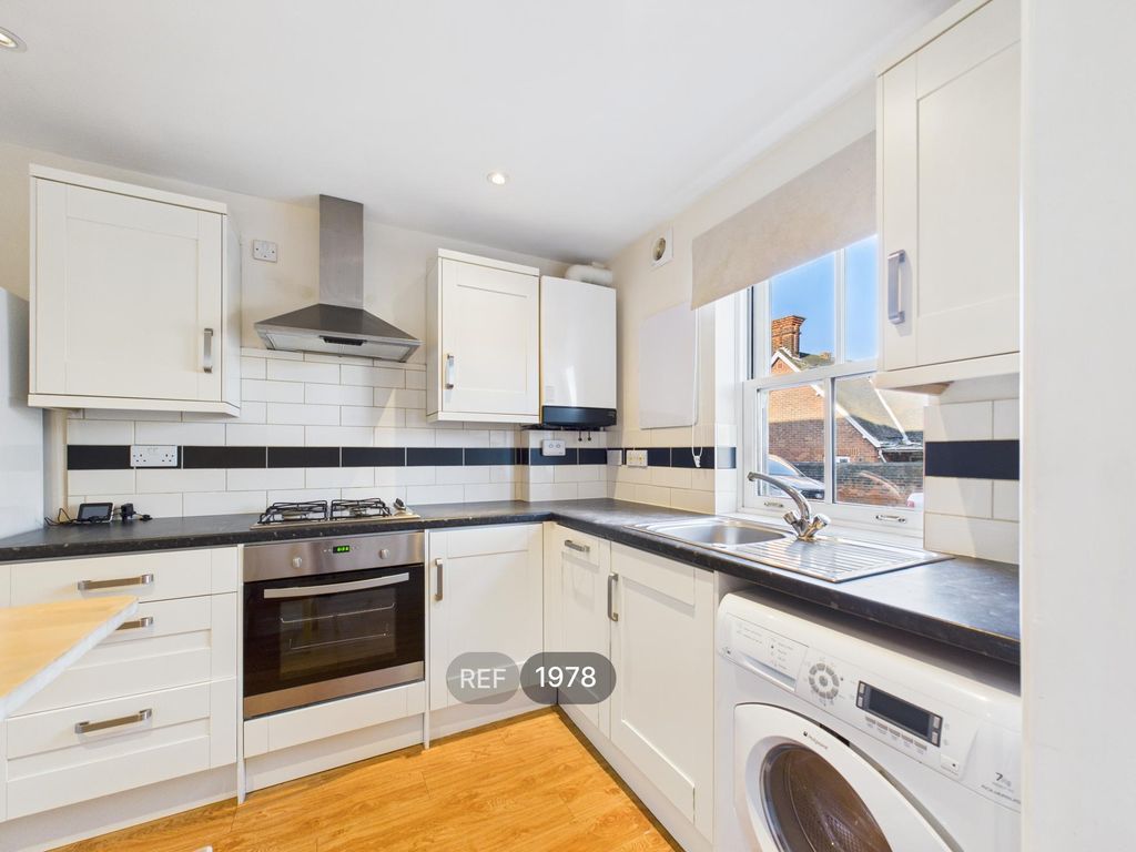 Property photo 3 of 8 Kitchen