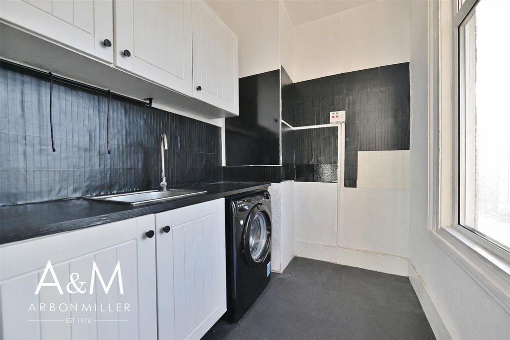 Property photo 3 of 8 6.Jpg