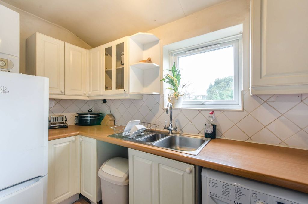 Property photo 3 of 6