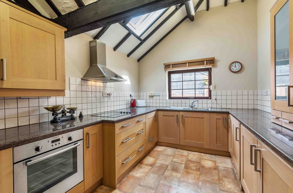 Property photo 3 of 11 1298552-7-682Ed270E0c19-Arw-1