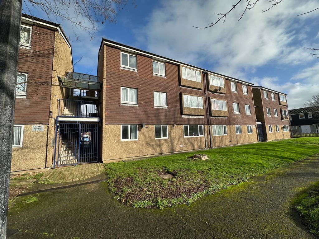 Property photo 1 of 8 Photo 7