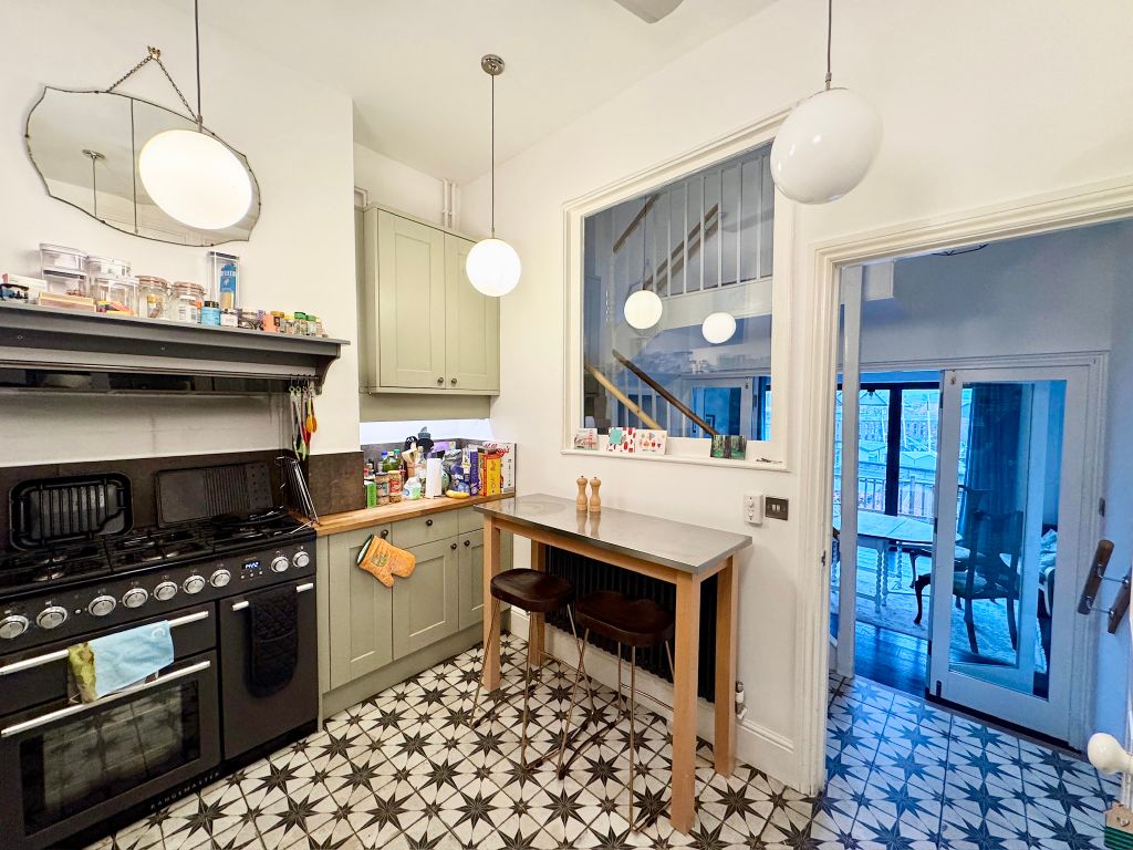 Property photo 2 of 25