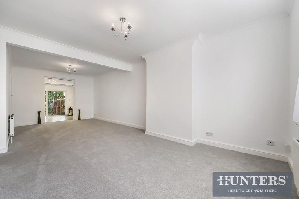 Property photo 1 of 16 Chatsworth Crescent, -9.Jpg