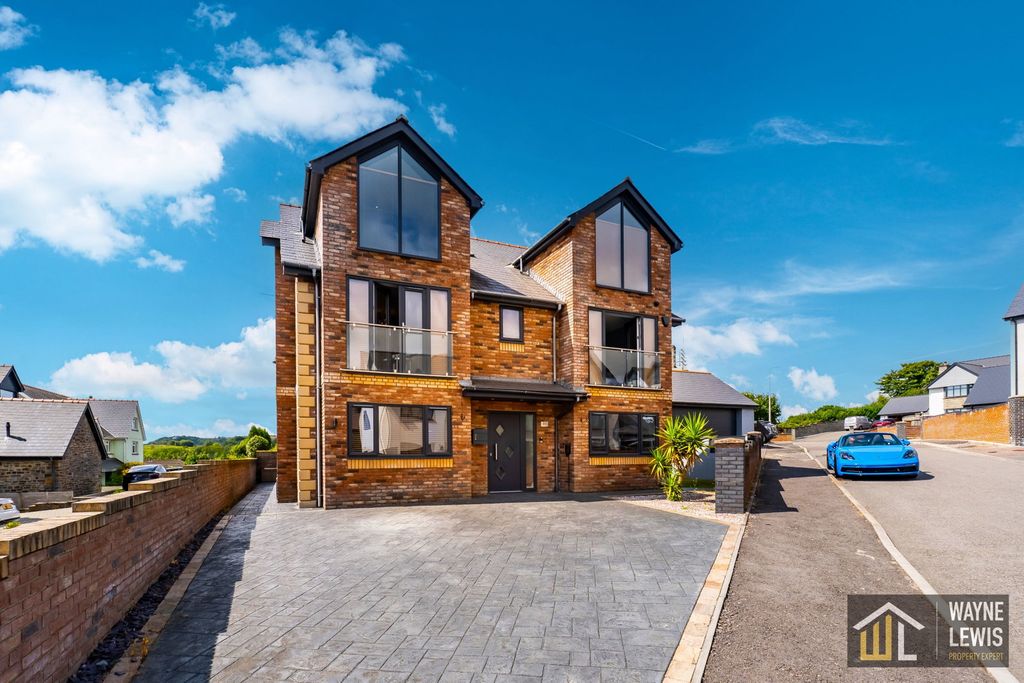 Property photo 1 of 74