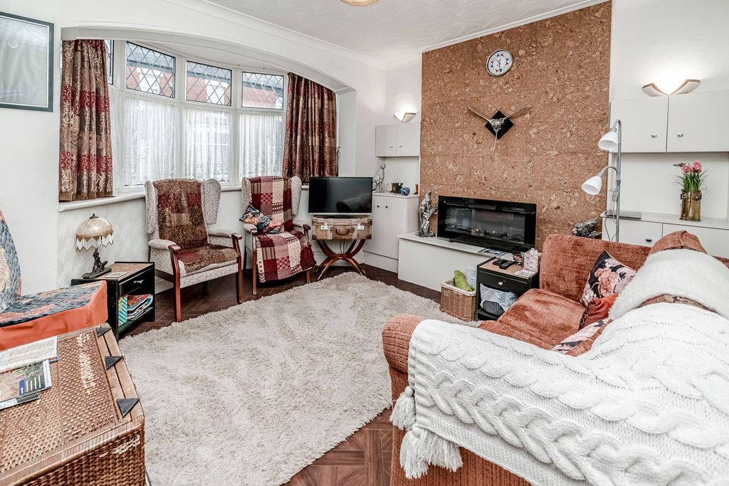 Property photo 2 of 35