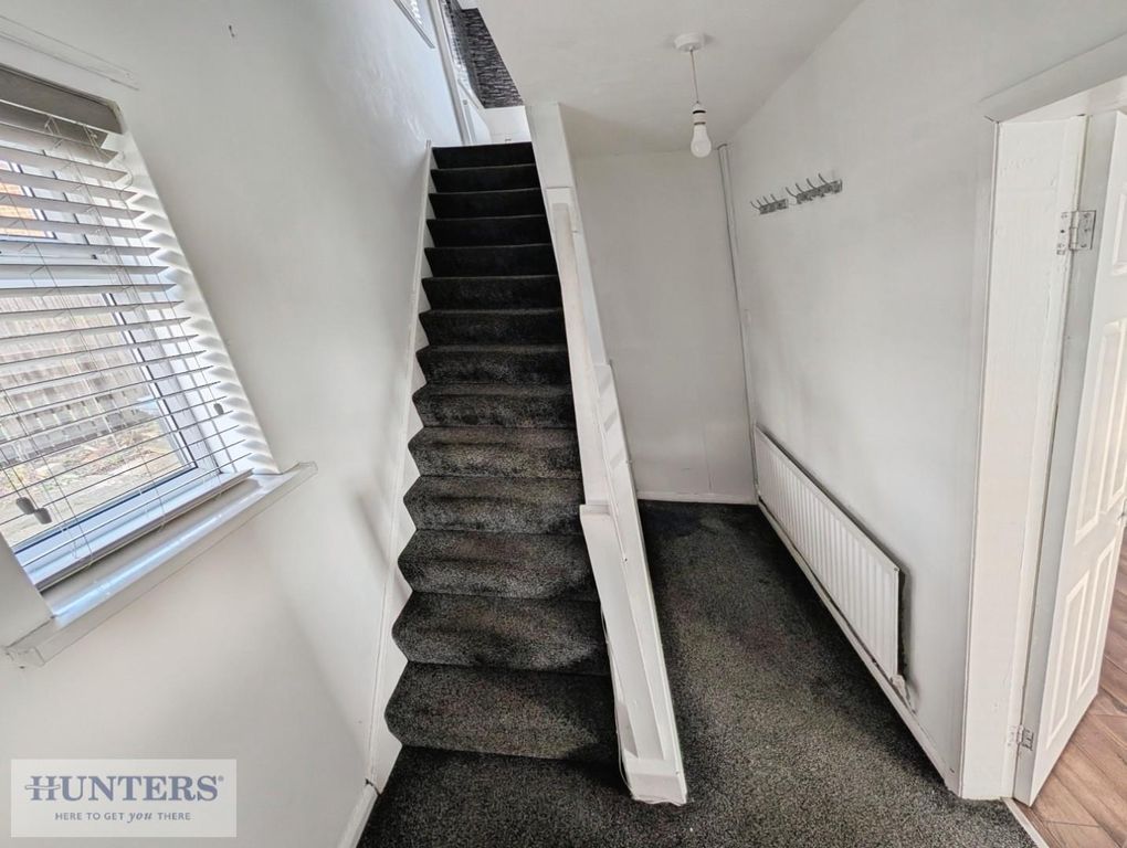 Property photo 3 of 16 Entrance Hallway