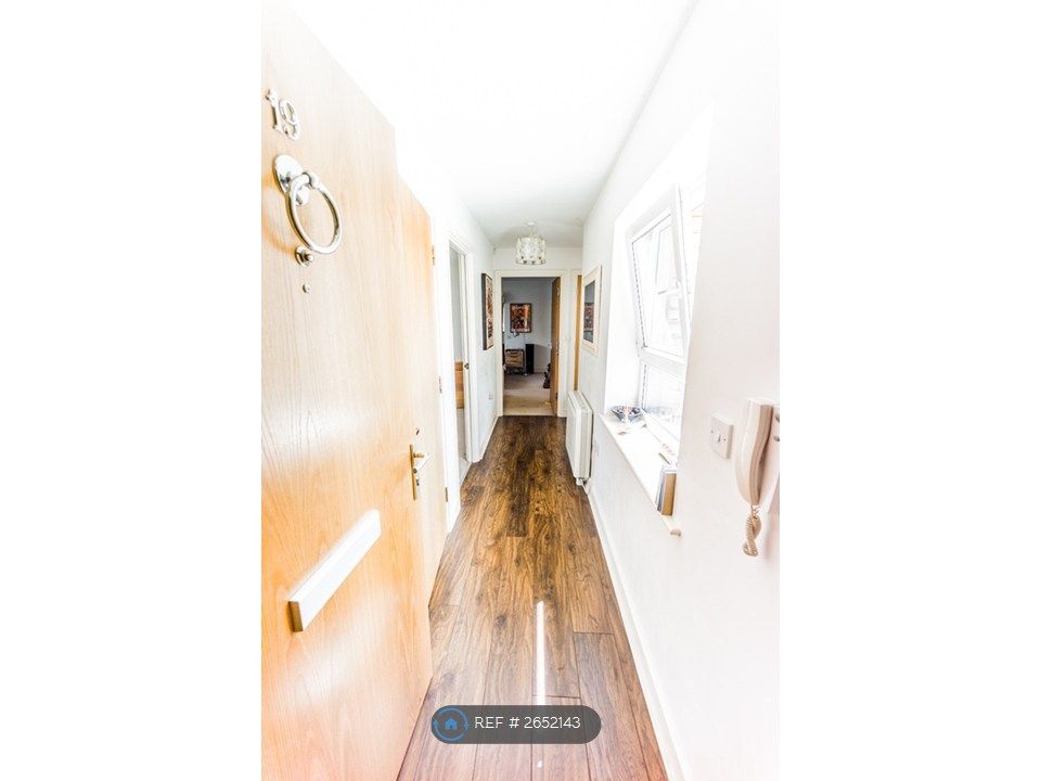 Property photo 2 of 8 Hall