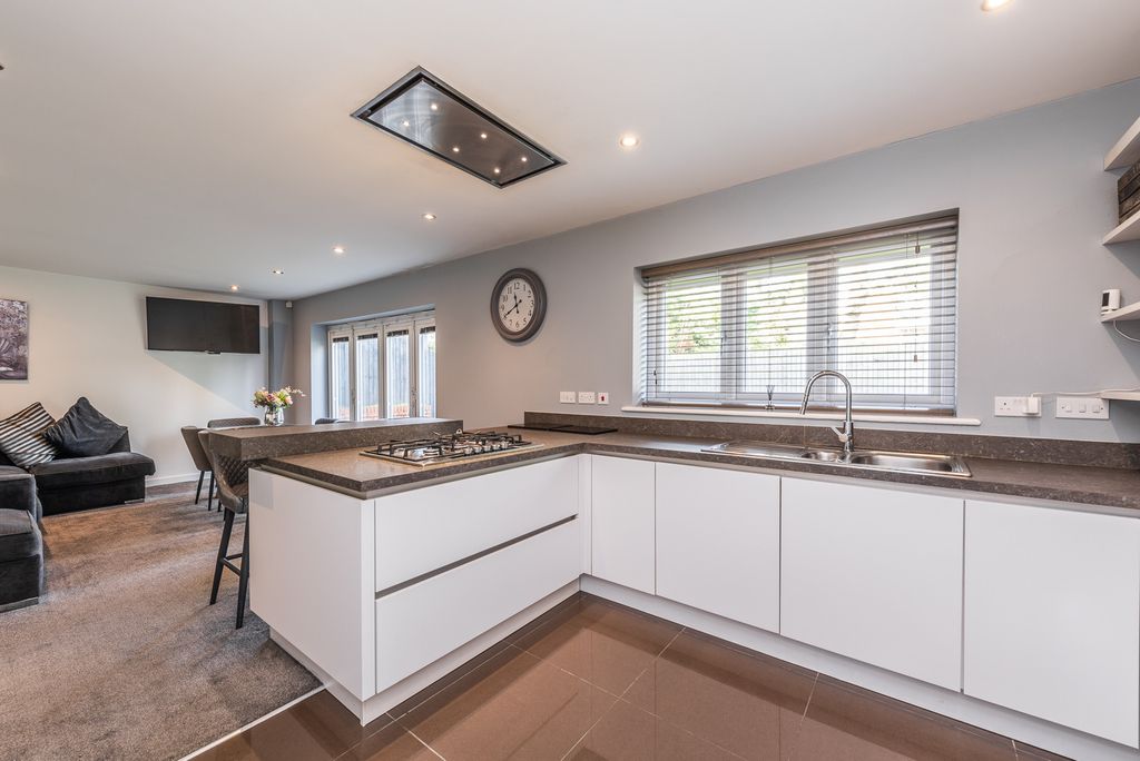 Property photo 3 of 24