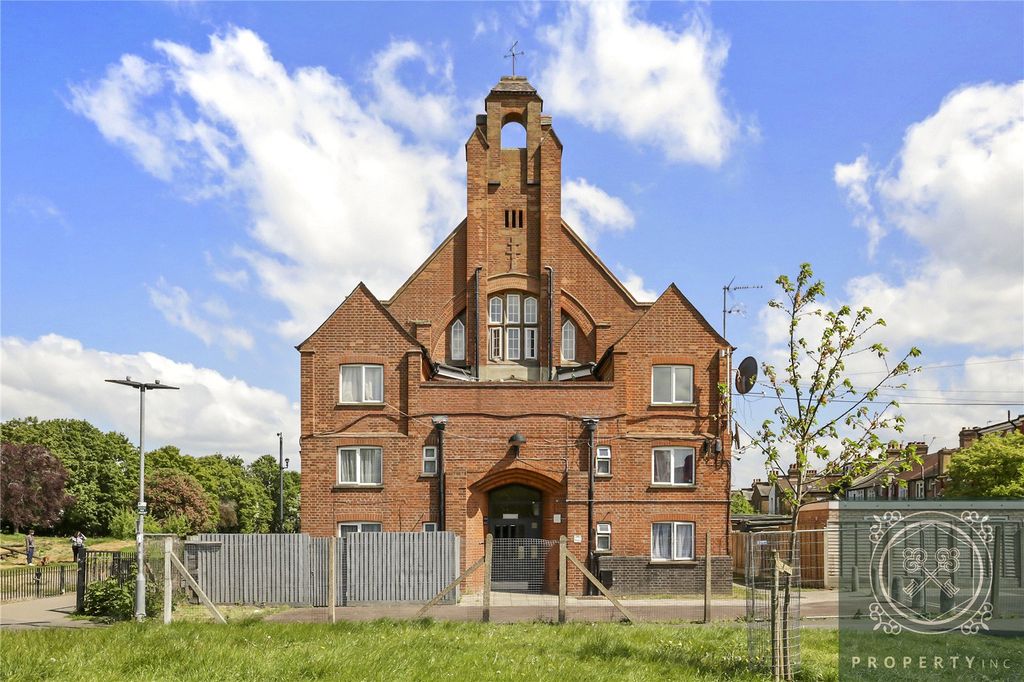 Property photo 1 of 12 External