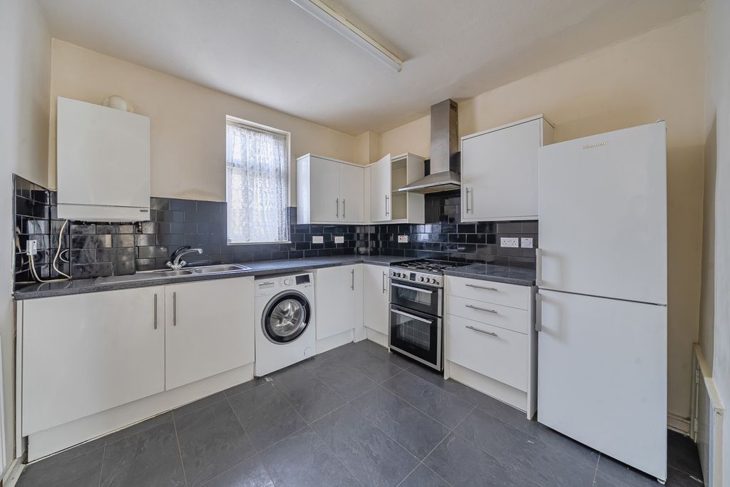 Property photo 2 of 10 Kitchen