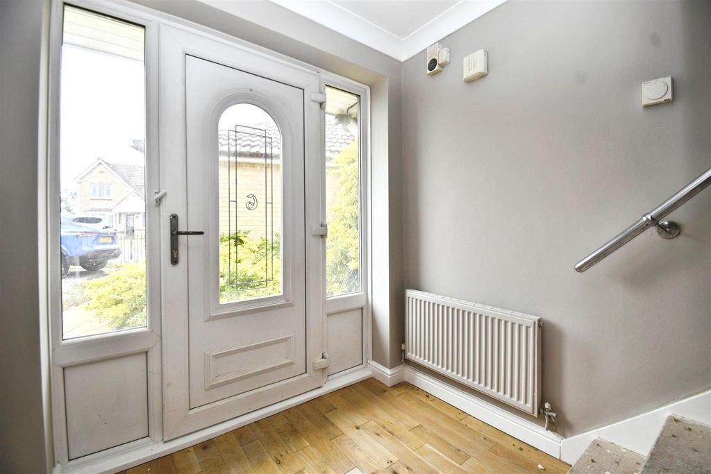 Property photo 2 of 17 Entrance Porch