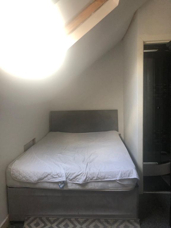 Property photo 1 of 2 Room