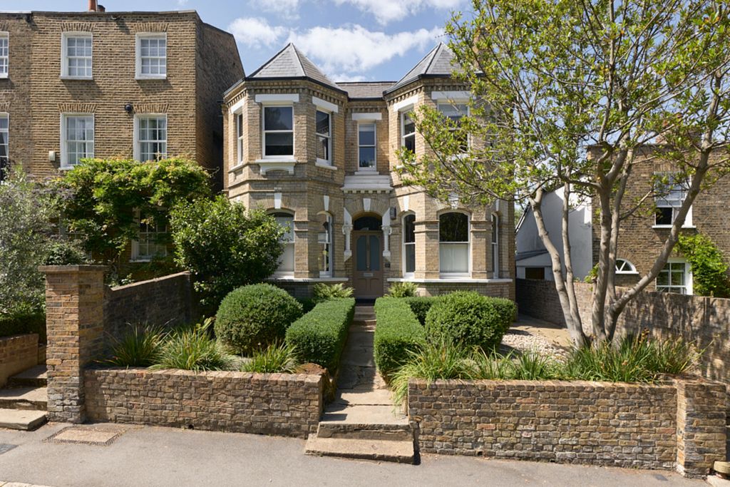 Property photo 1 of 50