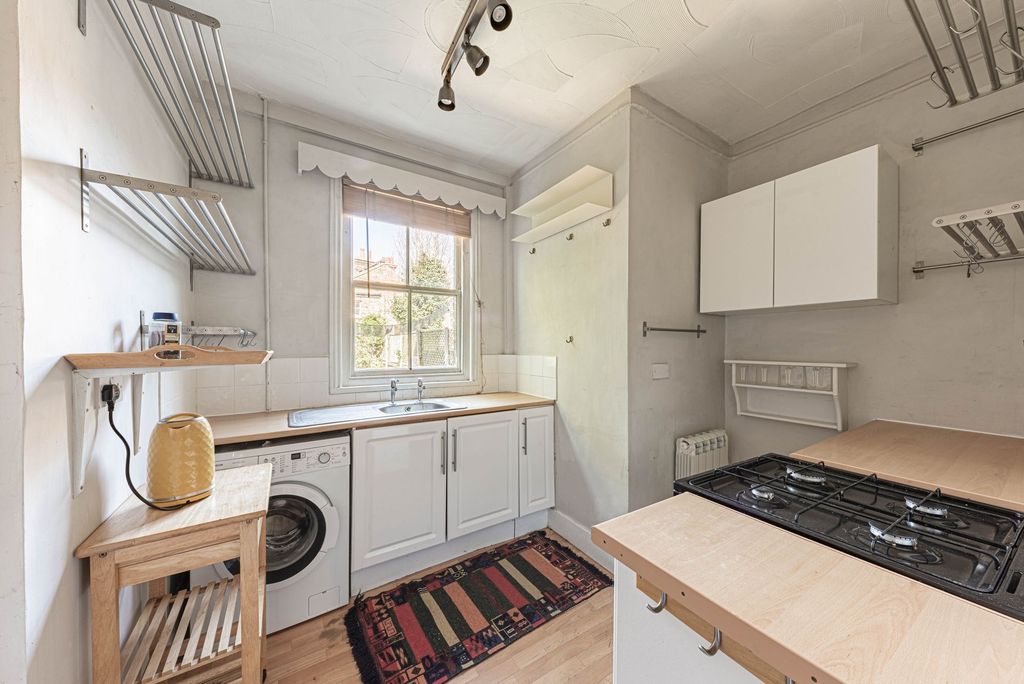 Property photo 3 of 25 Kitchen (2)