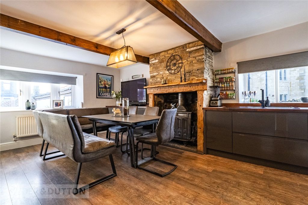 Property photo 2 of 22 Dining Kitchen