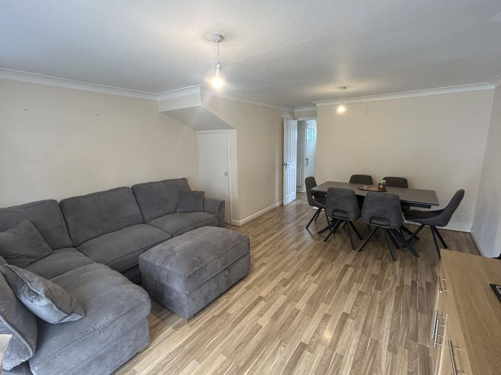 Property photo 3 of 15 51E29612-53c8-4E24-B828-48Ca6Ded56A1.Jpg