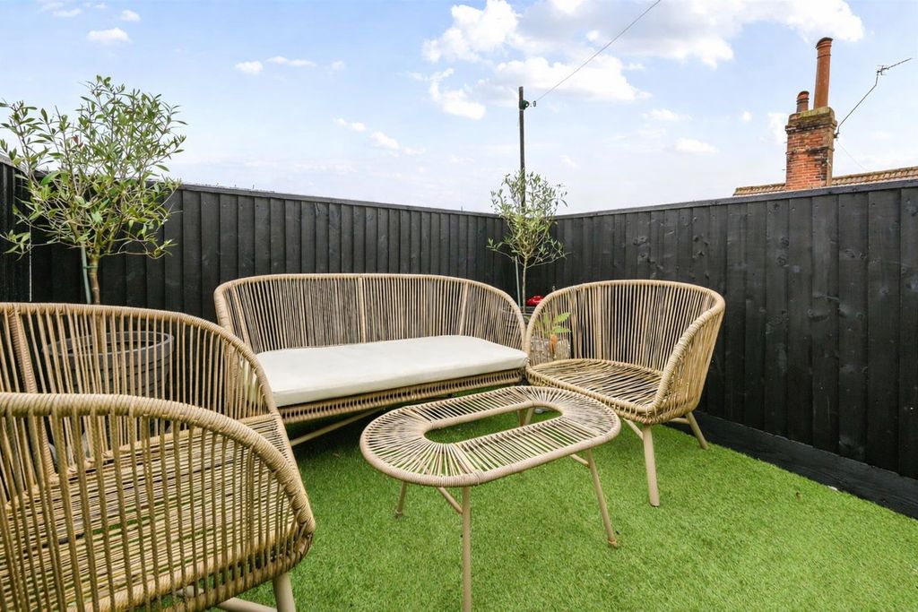 Property photo 2 of 16