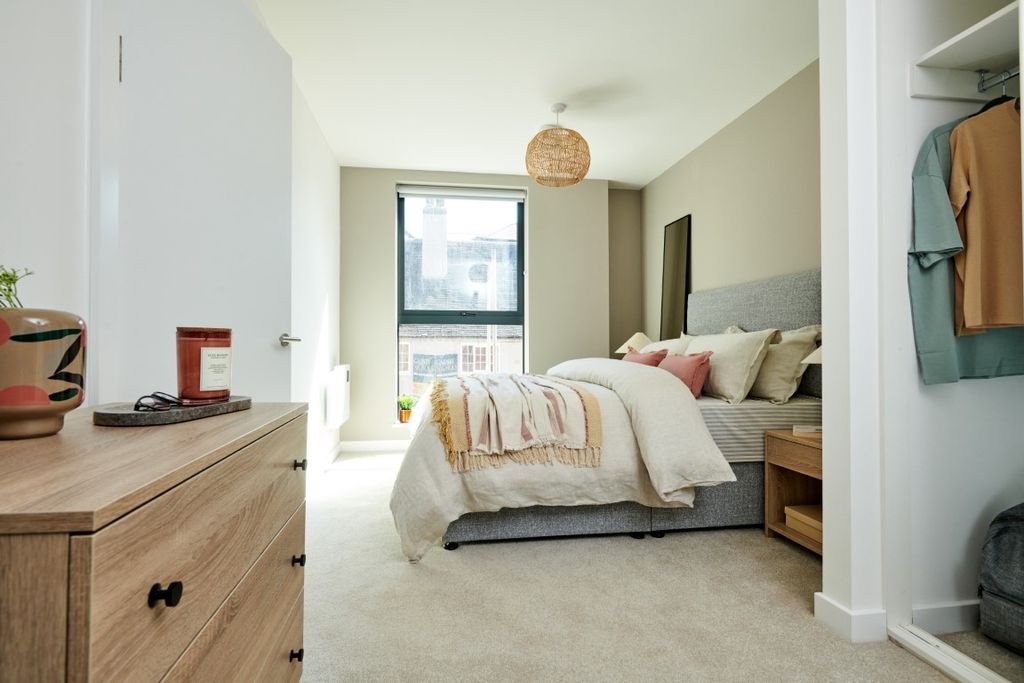 Property photo 1 of 8 Living Room