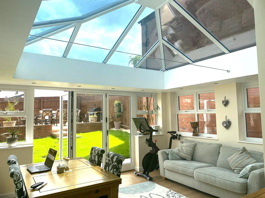 Property photo 2 of 16 Conservatory