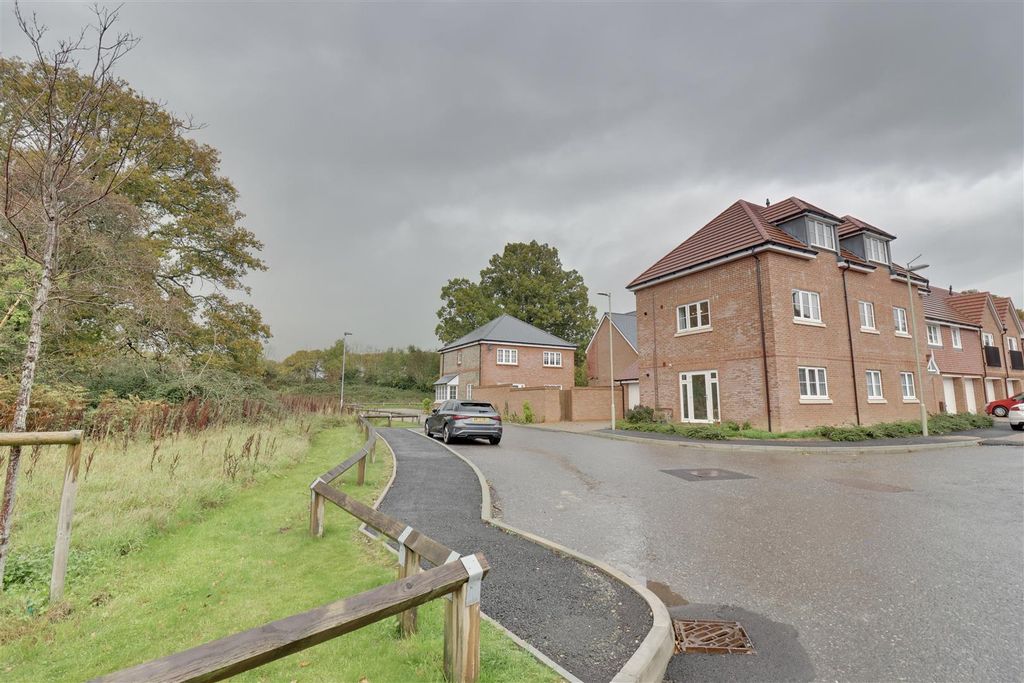 Property photo 1 of 13 A86A675C-Dde0-4A64-A424-9Bf9F6B8Def7_1_201_A.Jpeg