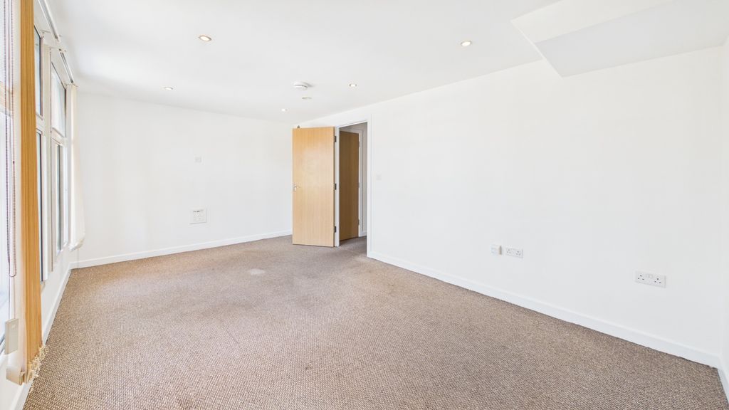 Property photo 2 of 14 5093424