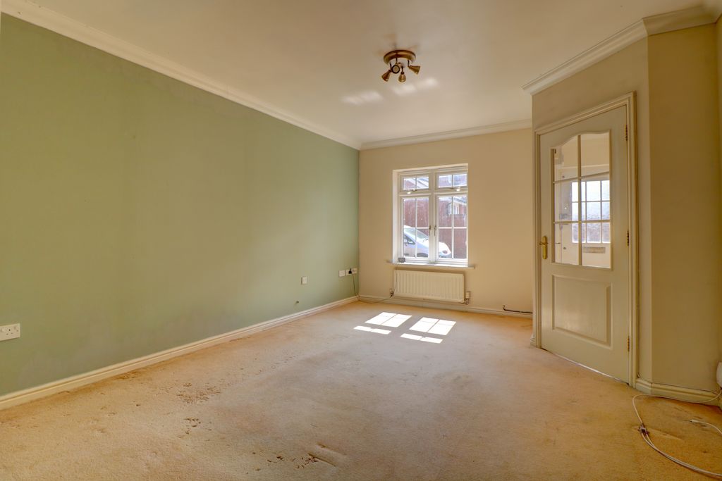 Property photo 2 of 13 Lounge
