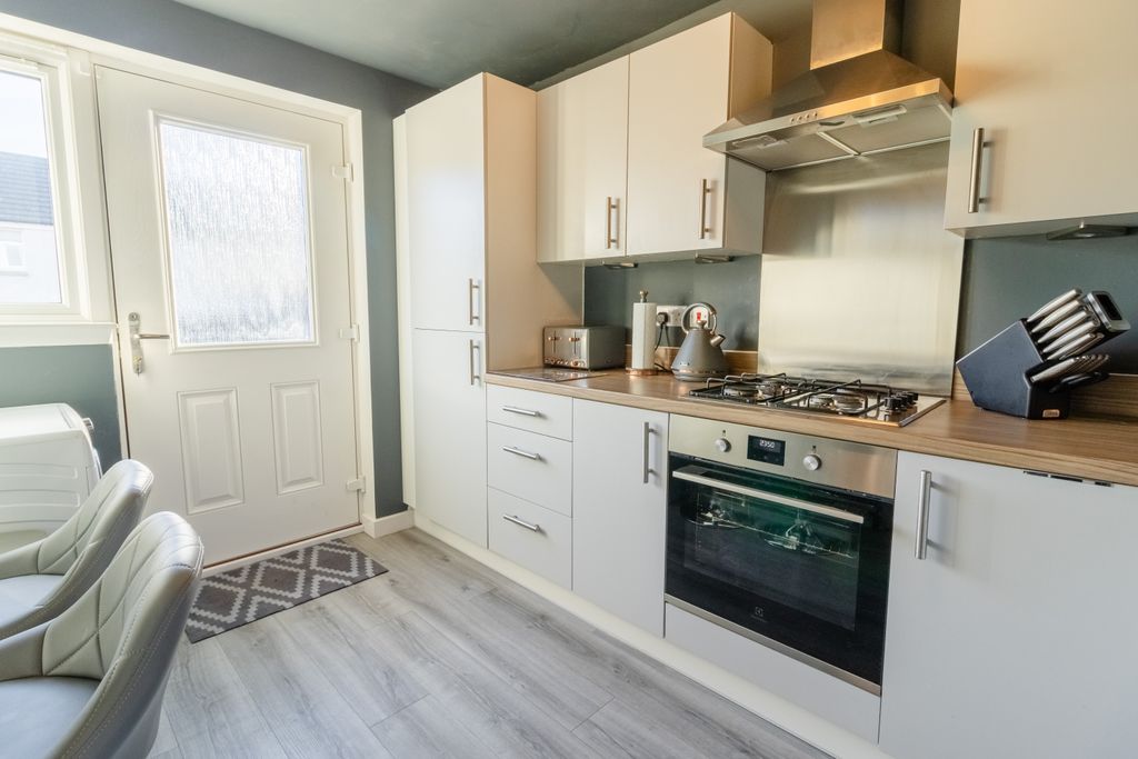 Property photo 2 of 24 Kitchen