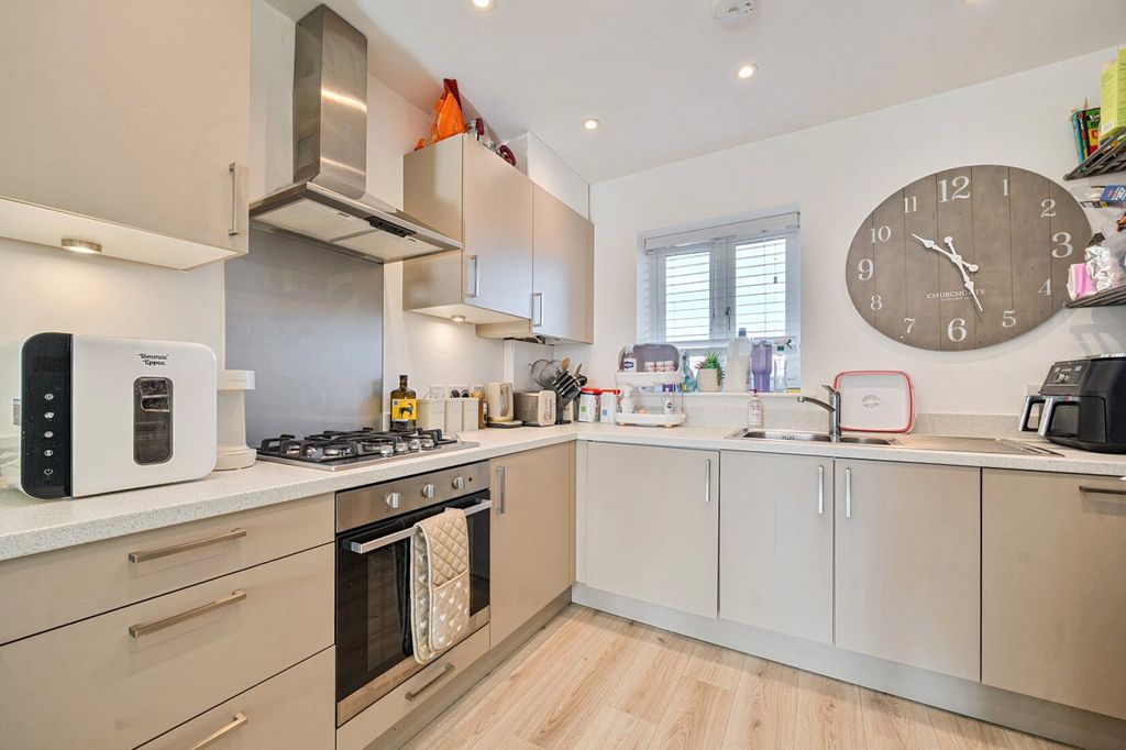 Property photo 3 of 15 Kitchen