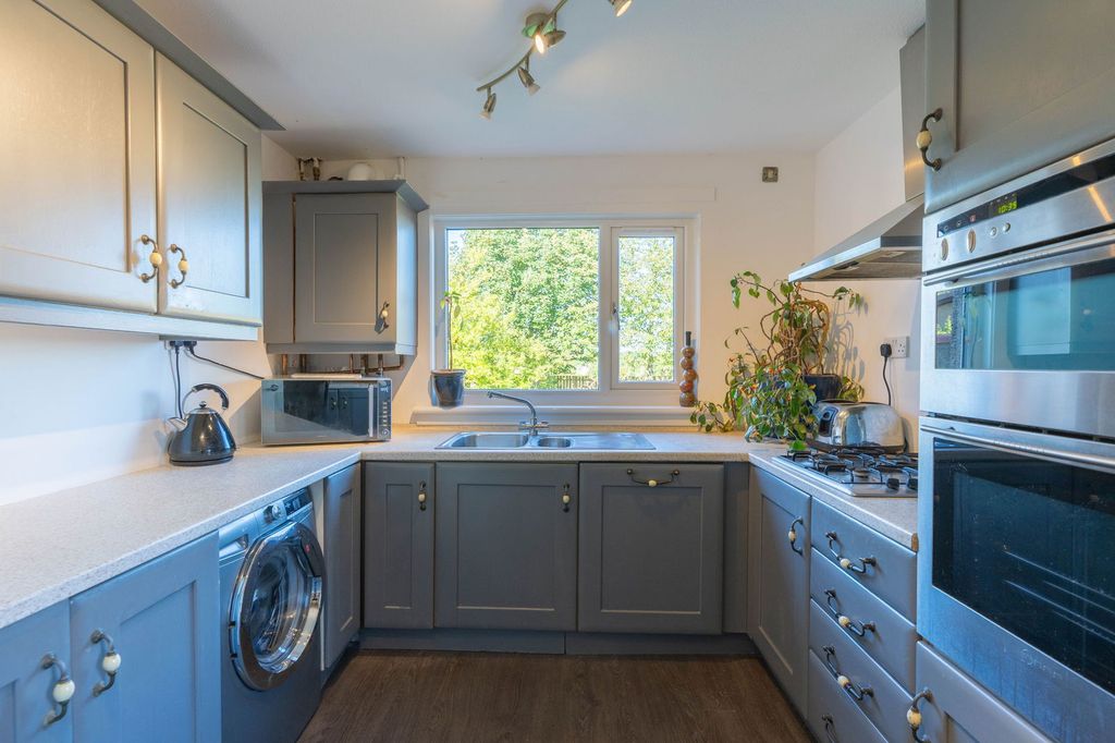 Property photo 3 of 27