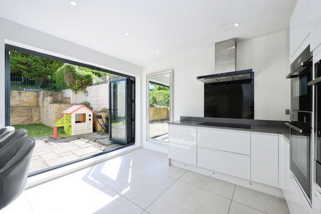 Property photo 3 of 24 Pbox-Img.Jpg