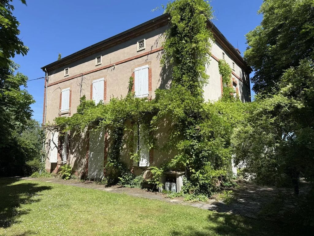 Property photo 1 of 37 Manor House T7