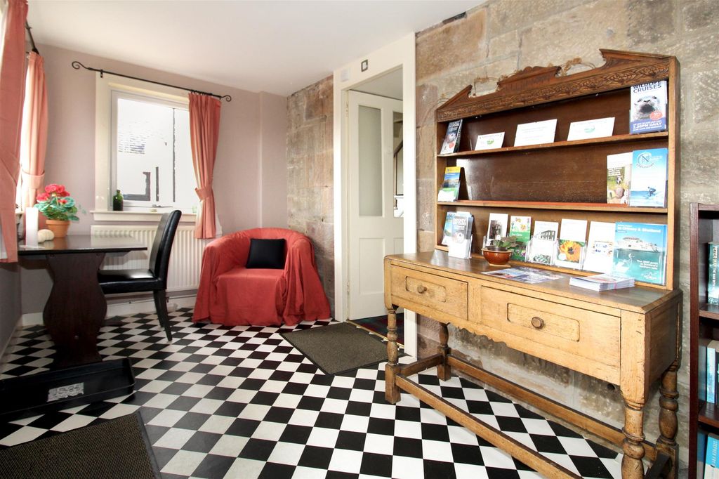 Property photo 3 of 10 Photo 2