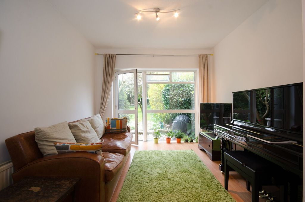 Property photo 2 of 26