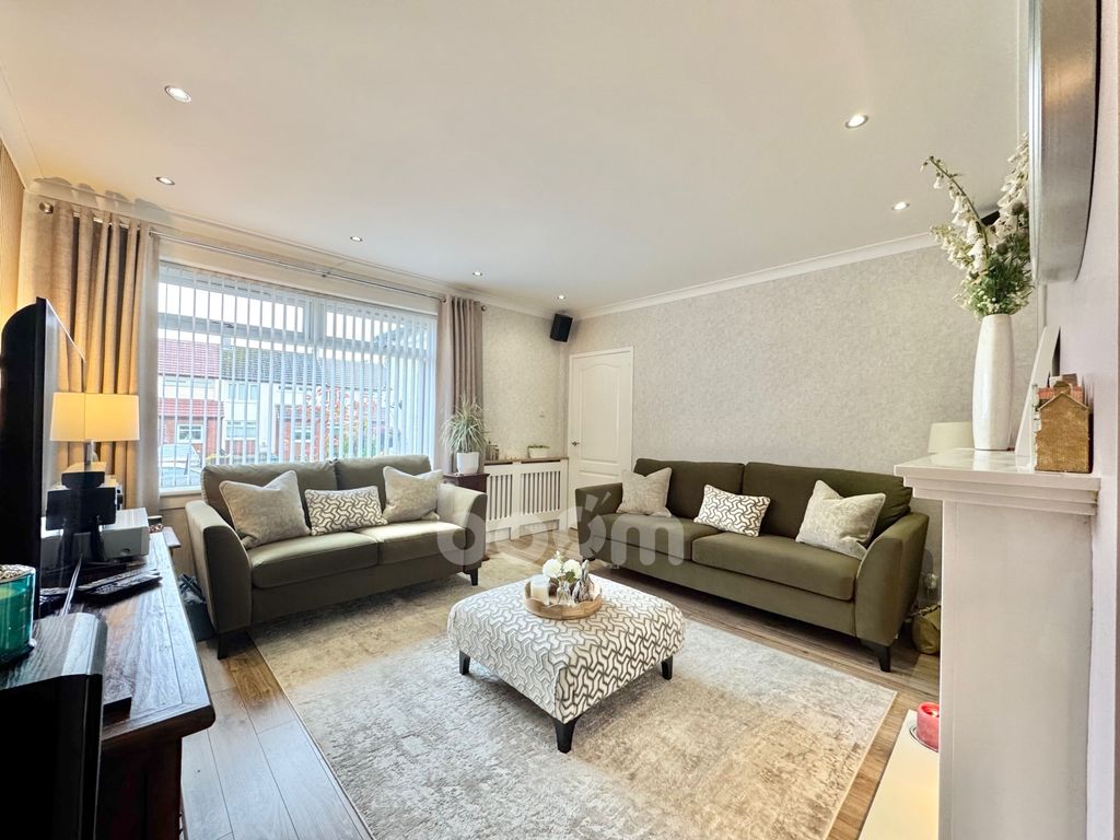 Property photo 3 of 24 Auldlea Road, Beith Lounge