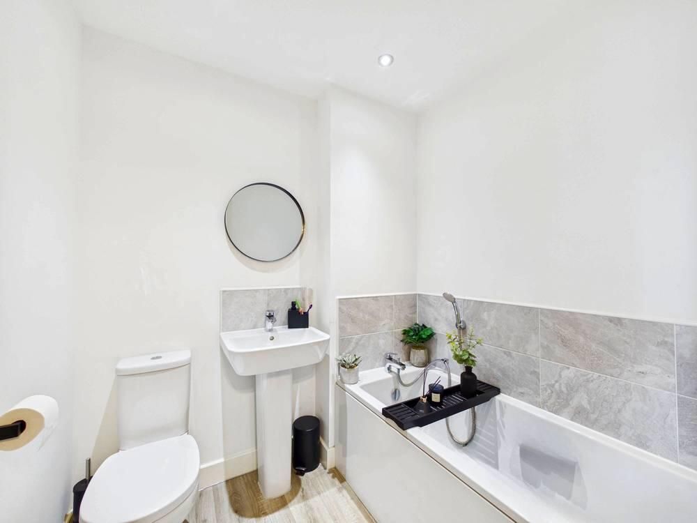 Property photo 3 of 12 Bathroom