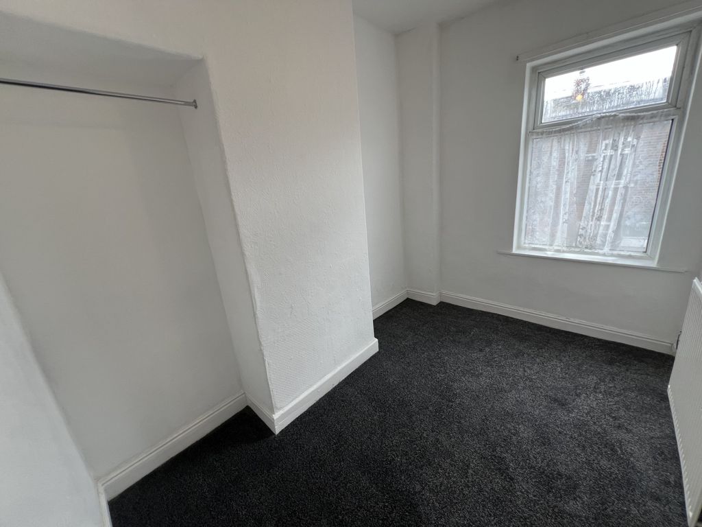 Property photo 3 of 6 Bedroom