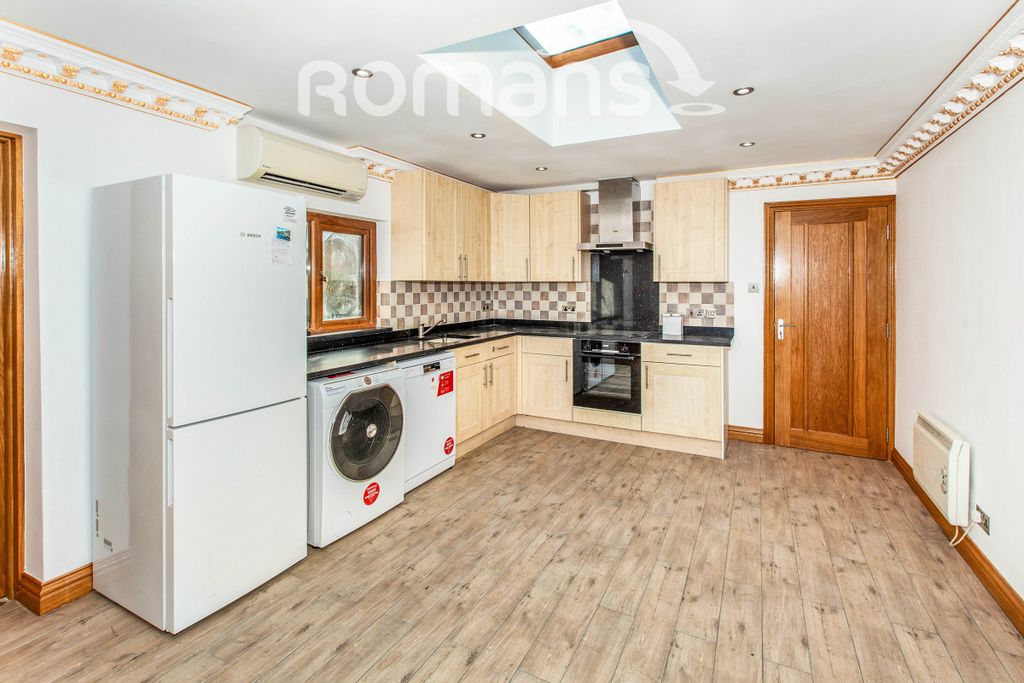 Property photo 2 of 6 Kitchen