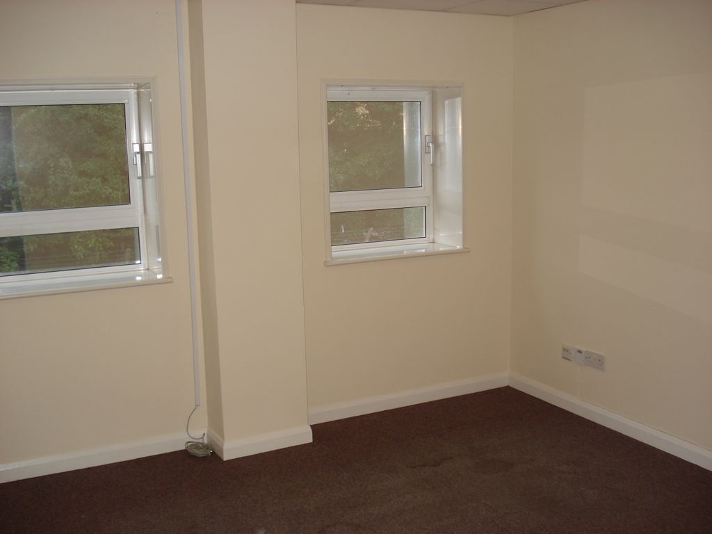 Property photo 1 of 5 Office 10