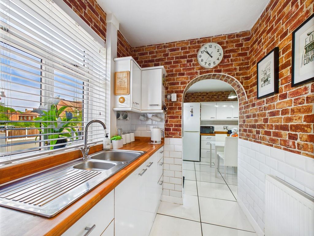 Property photo 2 of 34 Kitchen