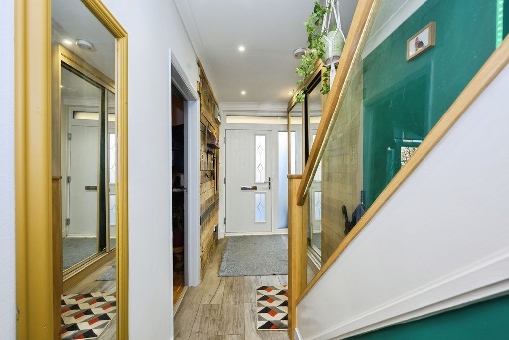 Property photo 3 of 23 Pbox-Img.Jpg