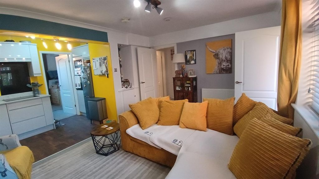 Property photo 1 of 13 Sittingroom2.Jpg