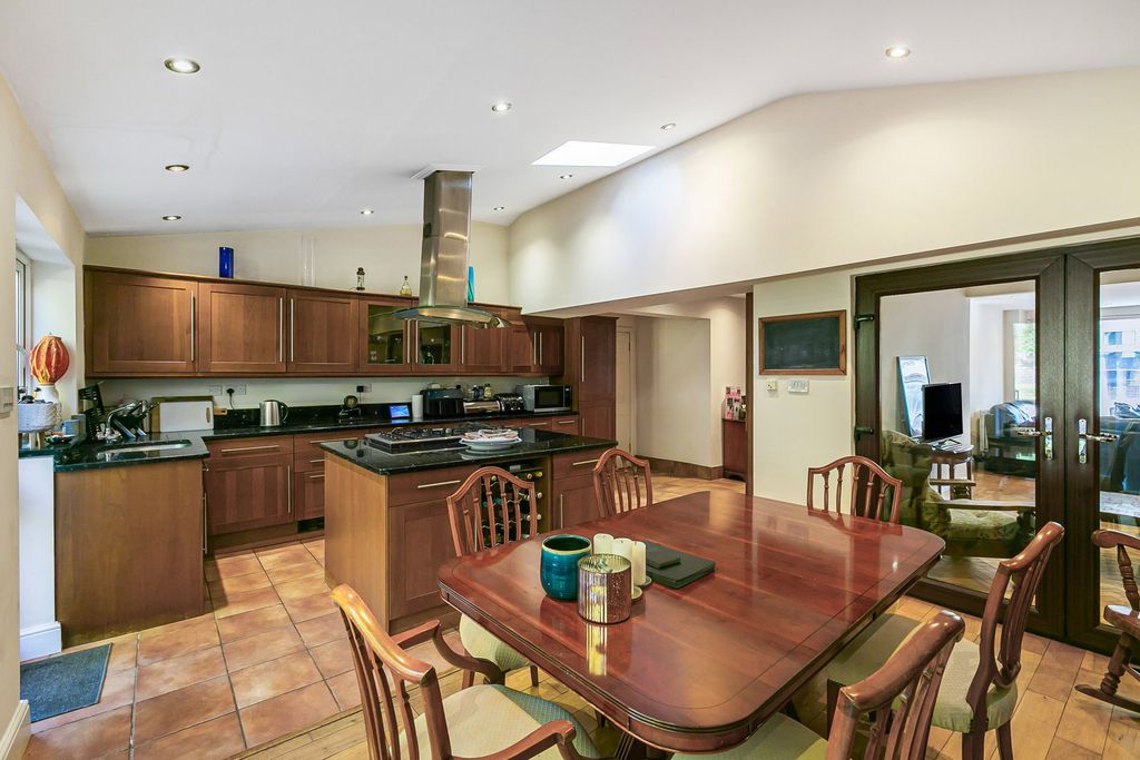 Property photo 3 of 14