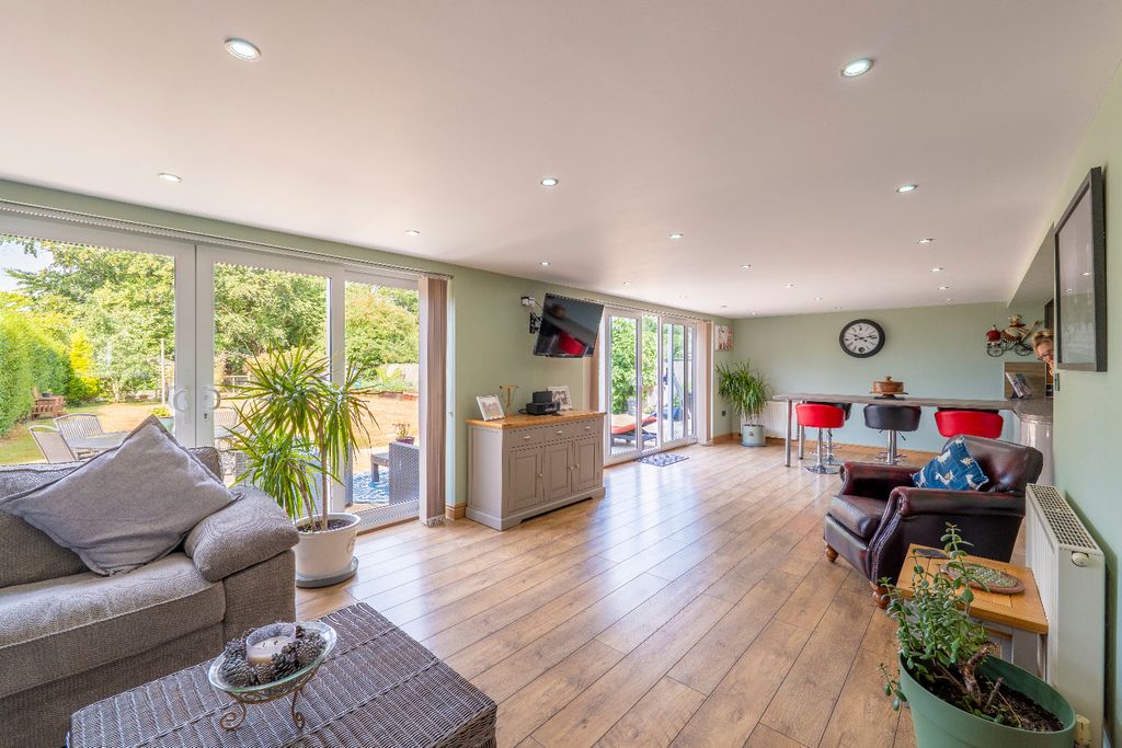 Property photo 3 of 34 2074496