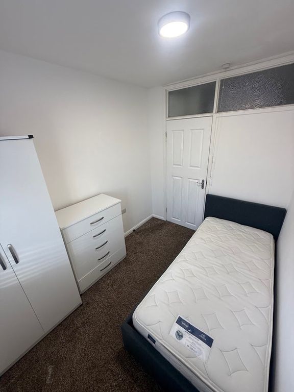 Property photo 1 of 5 Bedroom