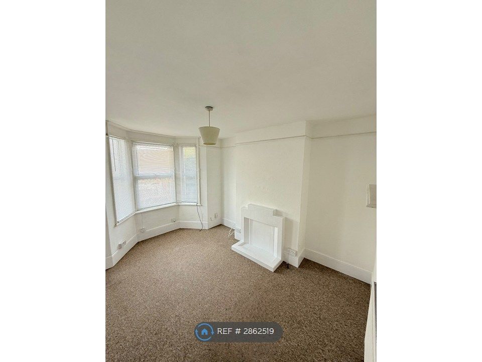 Property photo 2 of 12 Front Lounge