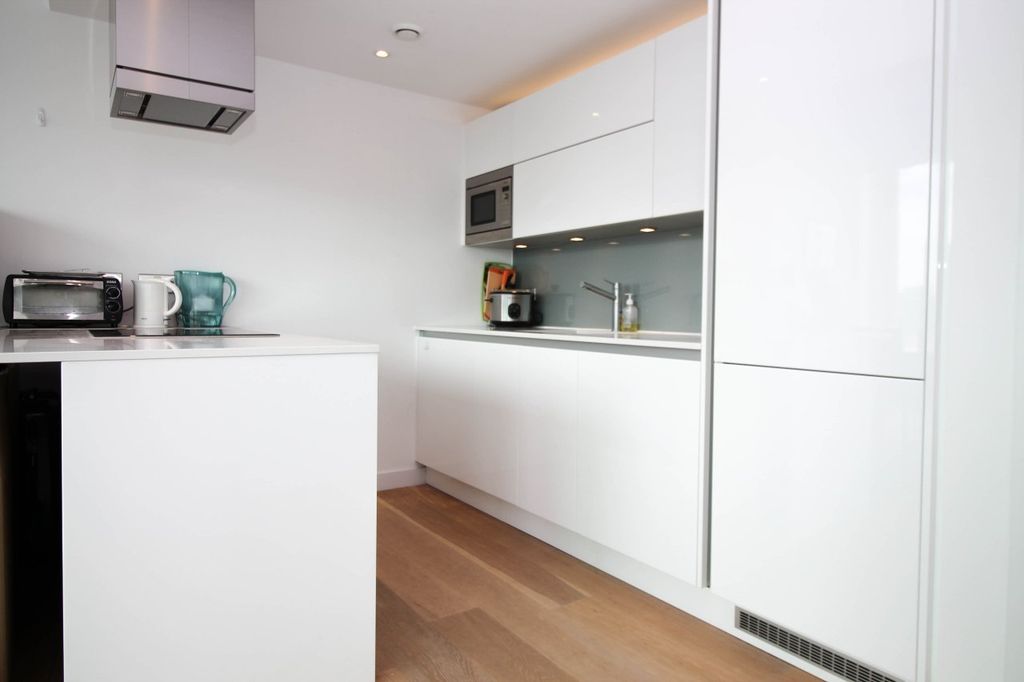Property photo 2 of 11 Kitchen