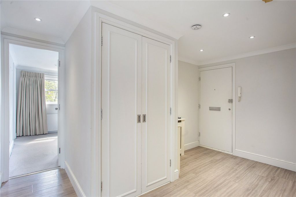 Property photo 2 of 16 69902_Thorney Cresce