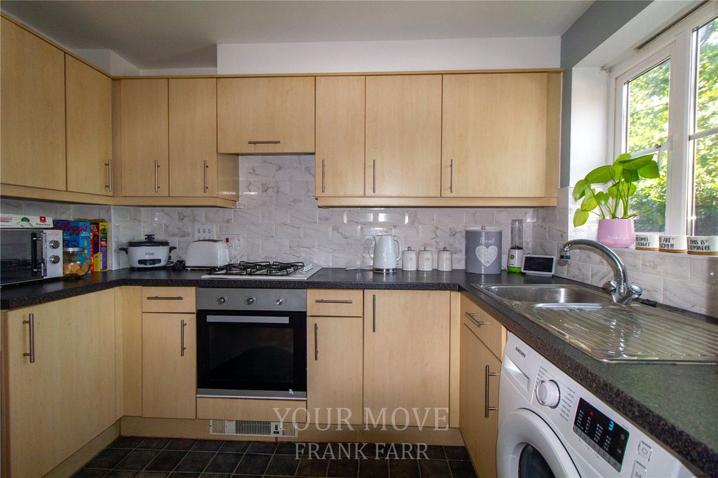 Property photo 3 of 10 Kitchen