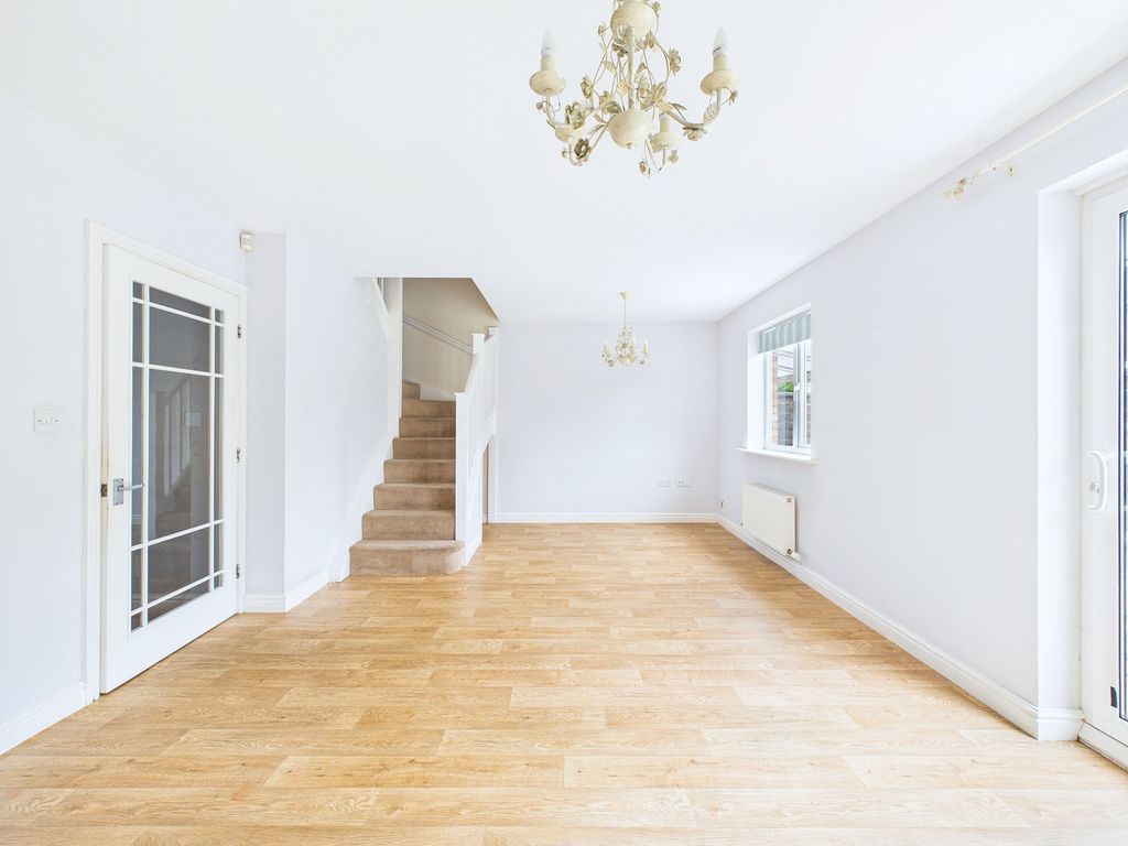 Property photo 2 of 28
