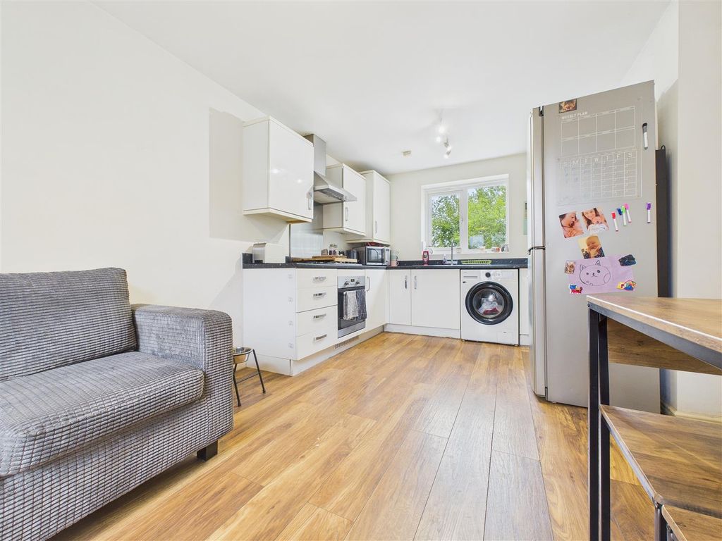 Property photo 3 of 16 Cam02453G0-Pr0197-Still005.Jpg